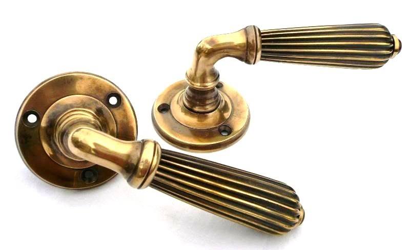 AGED BRASS - PERIOD - REGENCY REEDED DOOR HANDLE