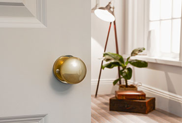 How to Replace a Door Knob in 10 Steps