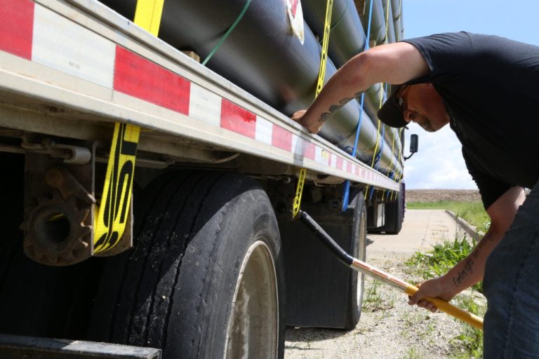 The Dos and Don'ts for Load Securement on Trailers