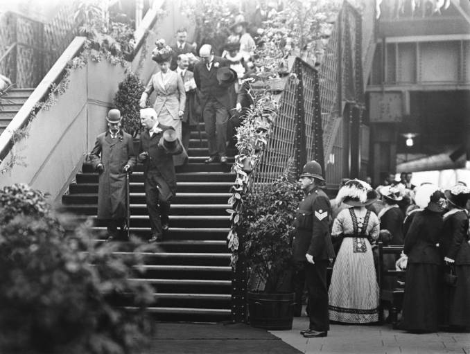 Picture of the week: royals in Rochdale – National Railway Museum blog