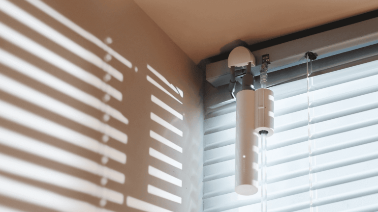 Smart Home 101: A Breakdown of Popular Smart Blind Systems